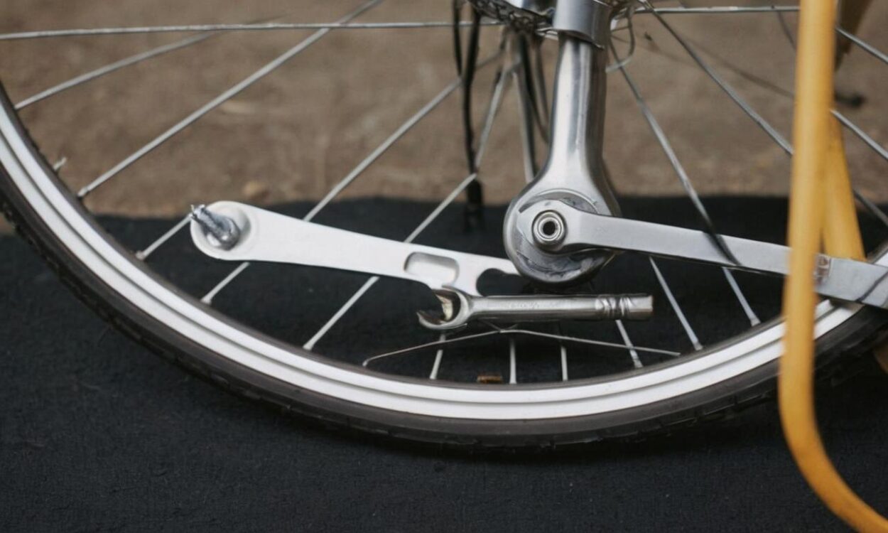 Jak odkręcić tylne koło w rowerze
