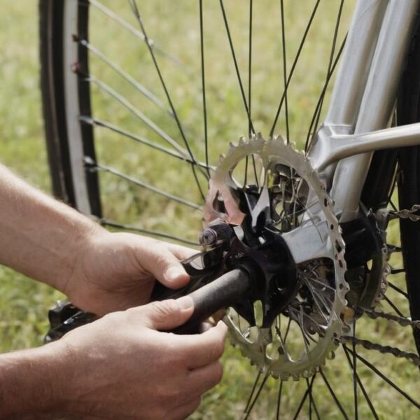 Jak zamontować przednie koło w rowerze